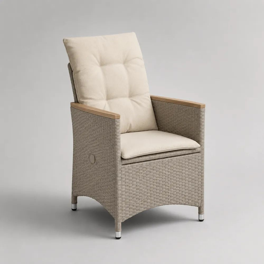 Gartenstuhl mit Armlehnen aus PE-Rattan und Stahl, Auflagen in Creme, 59 x 68 x 105 cm